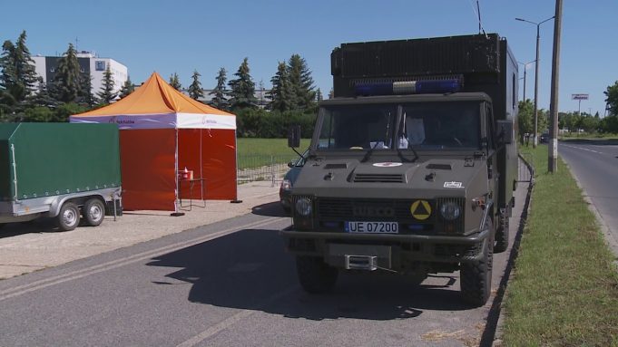 Covid-19: Punkt drive-thru – pobrano wymazy od kolejnych osób