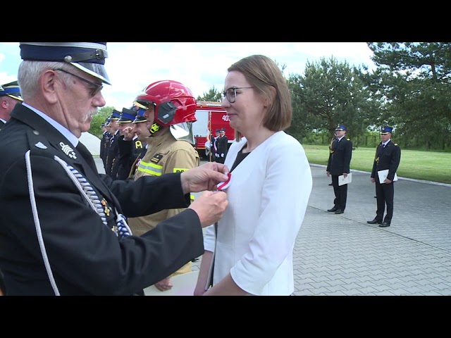 Wyróżnienia, awanse i strażacka kąpiel