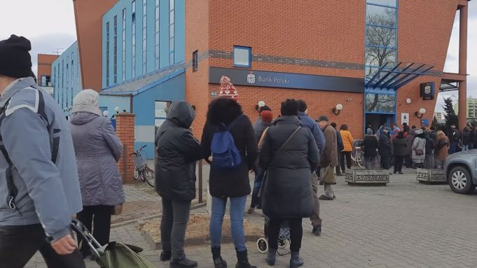 Wczoraj stacje benzynowe, dzisiaj banki