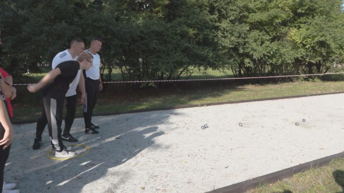 Na sportowo, bo to zdrowo – rodzinne rozgrywki w bule w SOSW