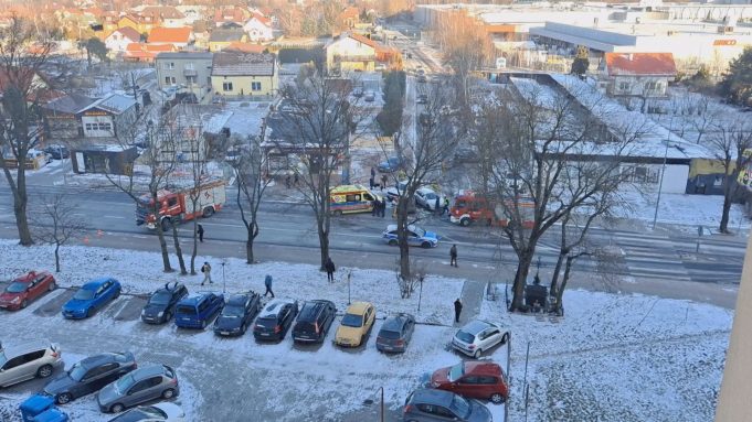 Zderzenie z udziałem czterech osobówek