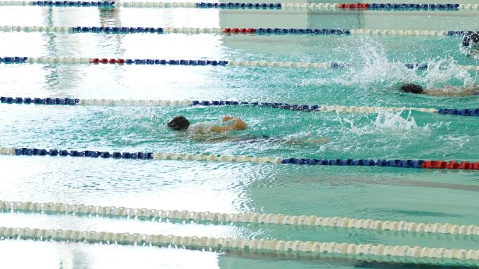 Bakteria na basenie w Bełchatowie