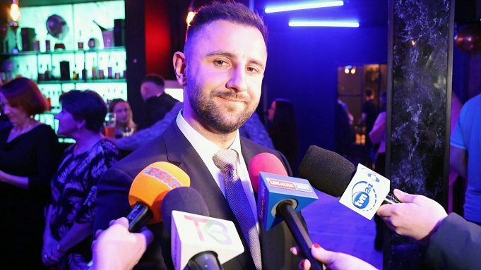 Patryk Marjan wygrywa wybory – w sztabie Sławomir Mentzen