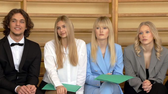 Uczniowie odebrali świadectwa