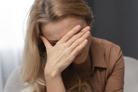 Bliska osoba w kryzysie psychicznym – co robić, gdy odmawia pomocy?