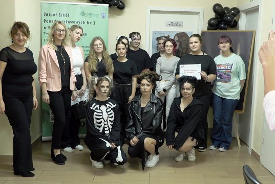 Pająki i wampiry – fryzjerskie inspiracje w ZSP nr 2