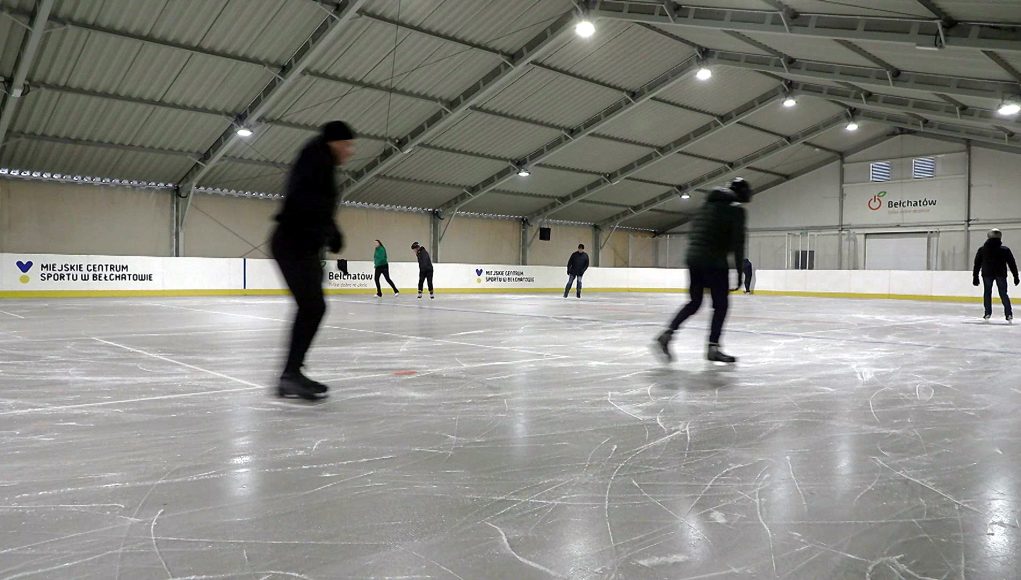 Zimowa rehabilitacja na lodowisku