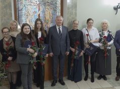 12 studentów ze stypendium