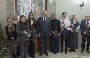 12 studentów ze stypendium