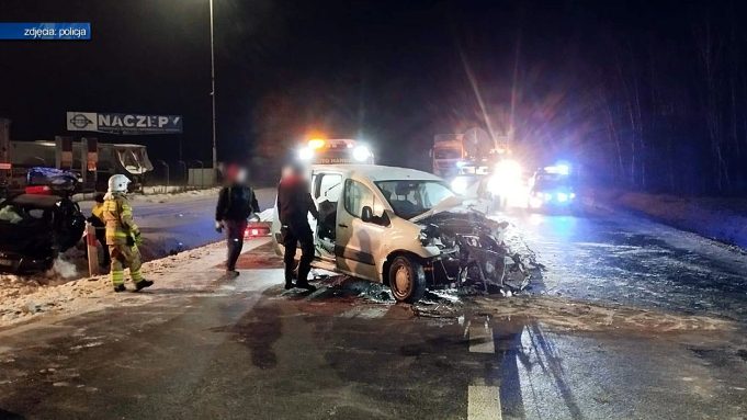 Grudna: Wypadek na DK74, kierujący nie ustąpił pierwszeństwa