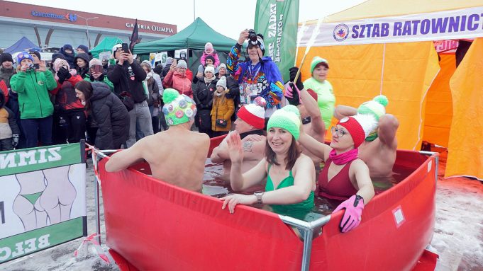 WOŚP: Motoryzacja, milicja i morsowanie