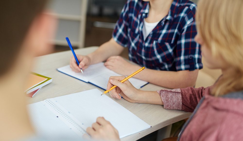 Ile średnio zarabiają nauczyciele?