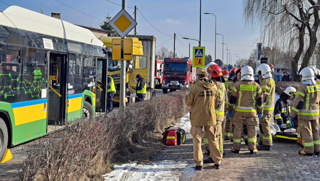 Karambol przy ul. Czaplinieckiej. 9 osób poszkodowanych