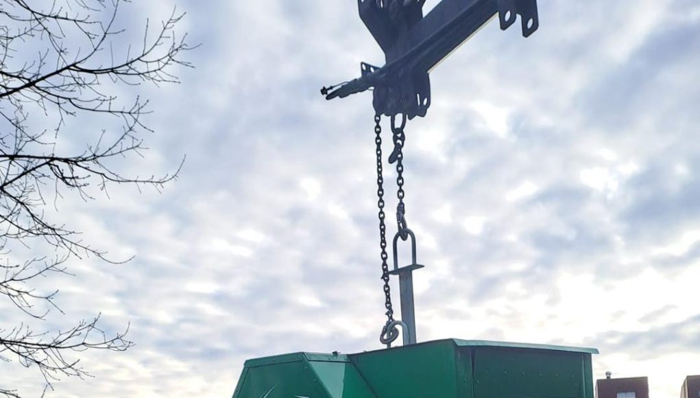 Kto wrzucił psa do kontenera? Policja prowadzi dochodzenie