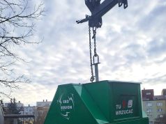 Kto wrzucił psa do kontenera? Policja prowadzi dochodzenie