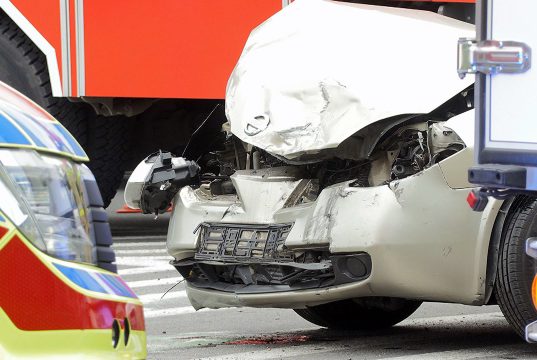 Interwencja służb, zderzenie na skrzyżowaniu