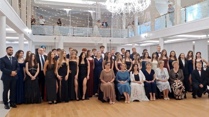 Bal ósmoklasistów ze Szkoły Podstawowej nr 12