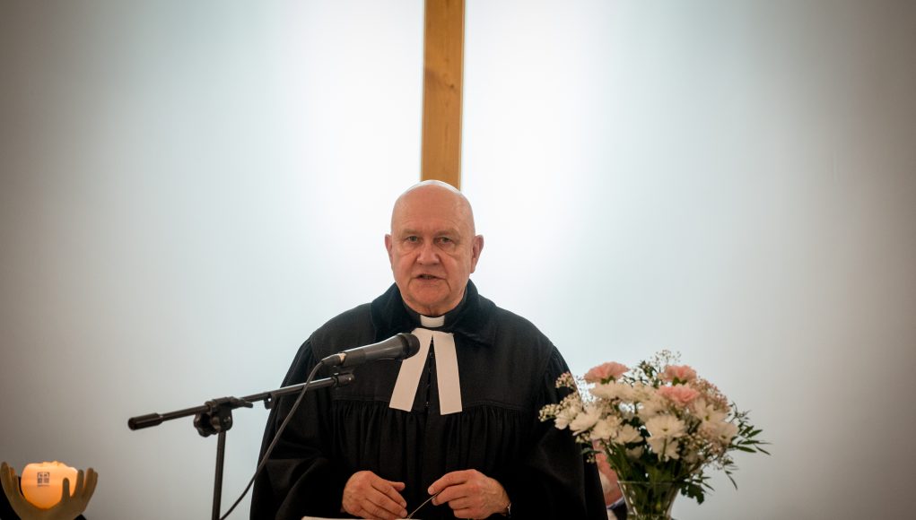 Po blisko 40 latach posługi duszpasterskiej biskup senior Marek Izdebski przechodzi na emeryturę