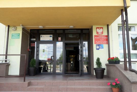 Zmodernizowany Orlik, odmalowane klasy i odnowiona stołówka