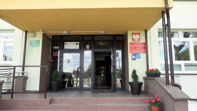 Zmodernizowany Orlik, odmalowane klasy i odnowiona stołówka