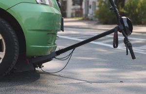 Hulajnoga elektryczna, rower i osobowa Kia – niebezpieczne zdarzenie przy Wojska Polskiego