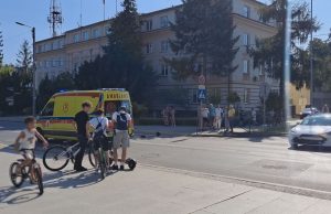 Zderzenie Tesli z motocyklem Harley-Davidson