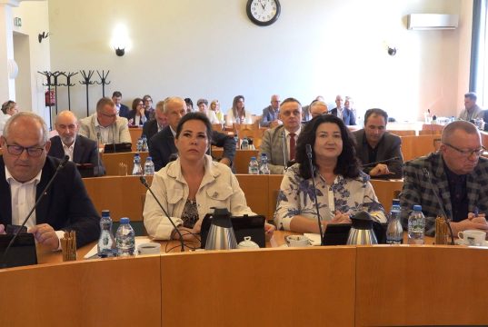 Sesja Rady Powiatu: Dyskusja o dodatkach dla nauczycieli