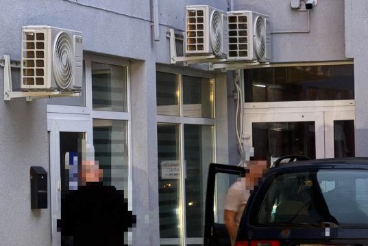 Kierowca zatrzymany w centrum miasta. Szybka reakcja służb