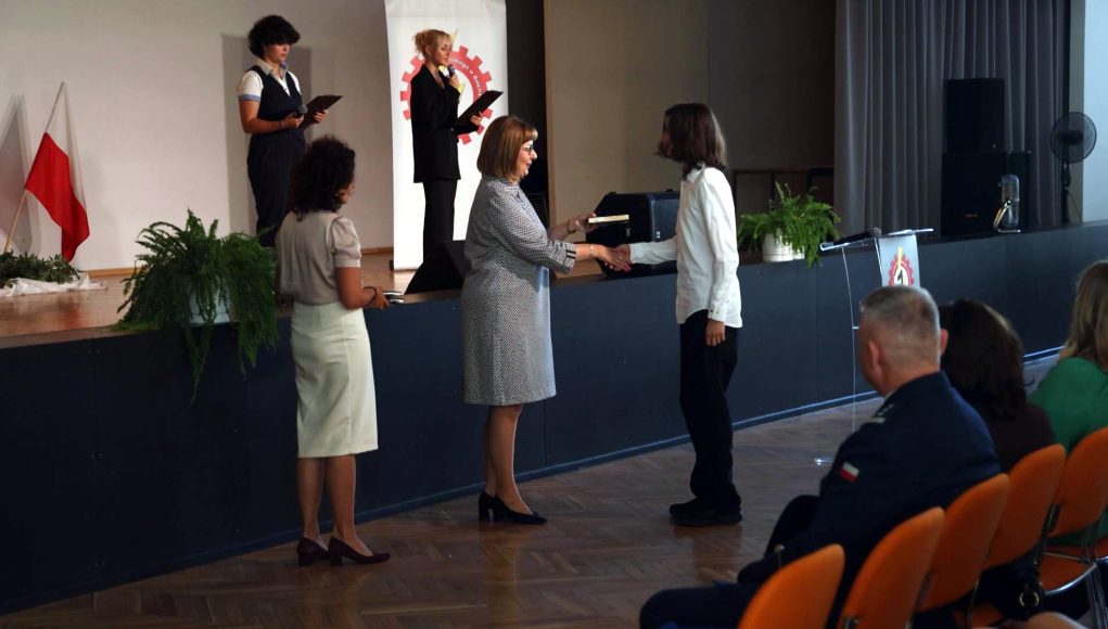 Nowy rok, nowe wyzwania. ZSP nr 1 wręczył honorowe legitymacje