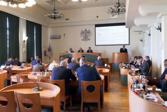 Z jednej strony zysk i dywidenda z drugiej trudne realia gospodarcze
